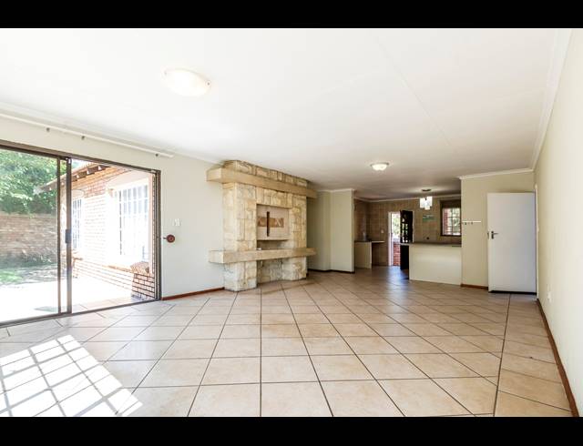 3 BEDROOM TOWNHOUSE RENTED IN HONEYDEW GROVE